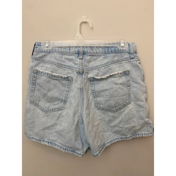 Size 4 High-rise Jean shorts - Picture 3 of 3